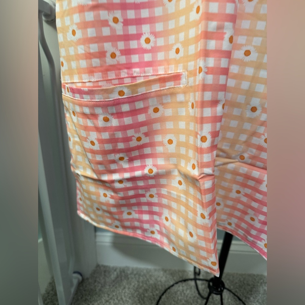 New Zoe + Chloe “Check Up” Pink Yellow Plaid Daisy 3X 3XL V neck scrub top Women - Picture 5 of 12